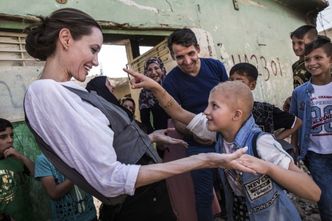 Przejęta Jolie odwiedziła Mosul. "To największe spustoszenie, jakie w życiu widziałam"
