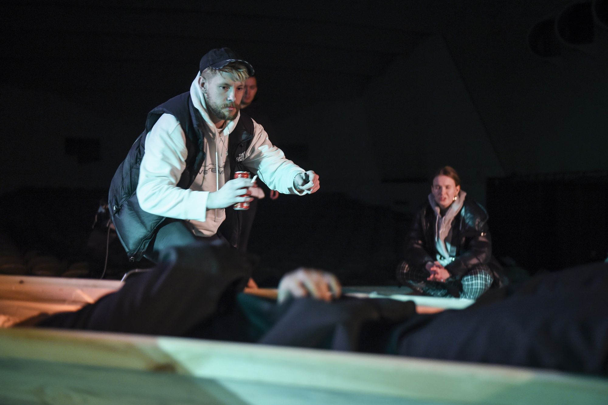 Xavier Wiśniewski kręci teledysk pod okiem Sebastiana Fabijańskiego