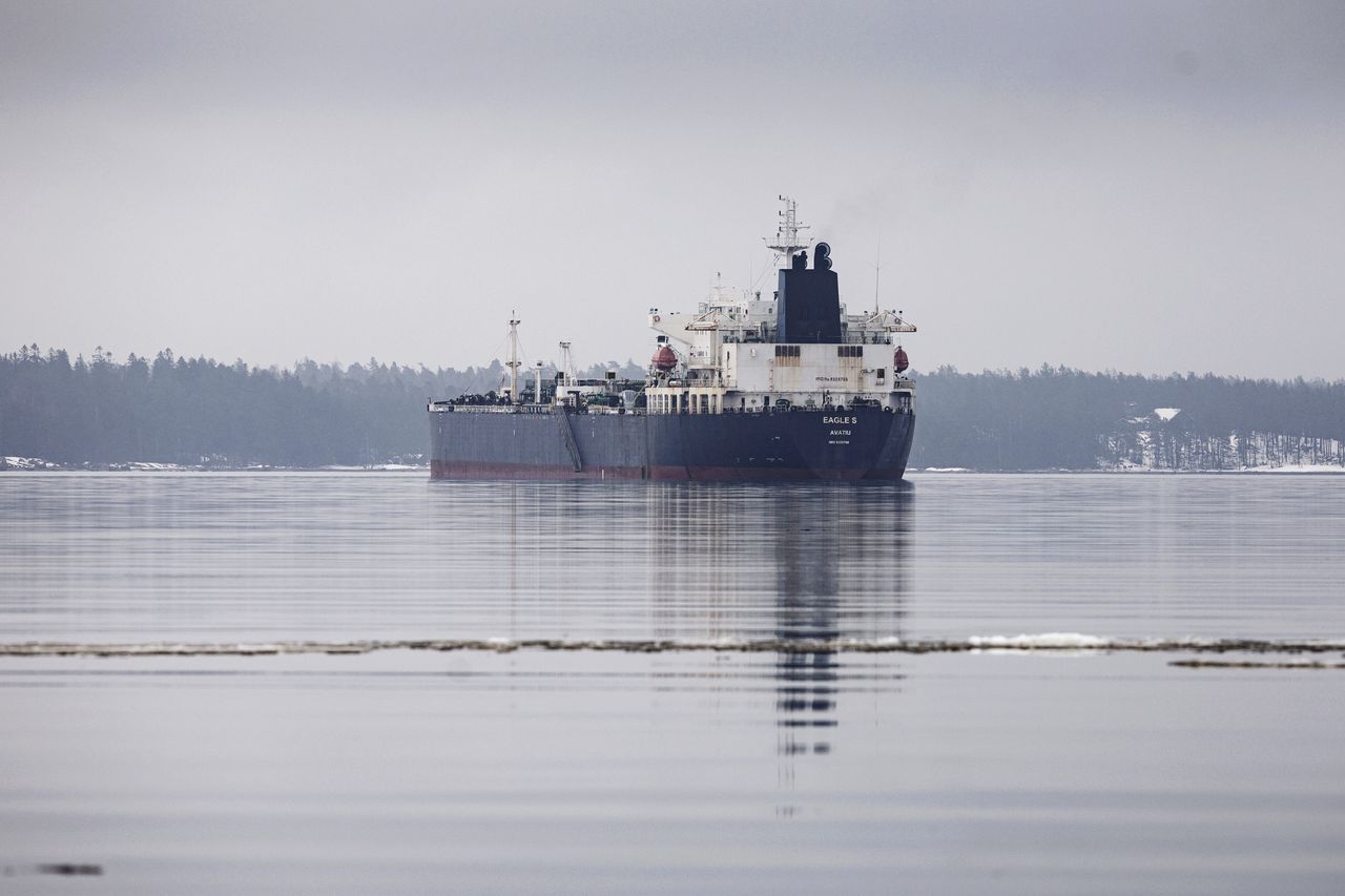 Flota cieni zapłonęła na Morzu Czarnym. Możliwe, że wpłynęła na miny