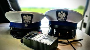 Strzelce Opolskie: Pijany kierowca spowodował kolizję. Uciekał przed policją
