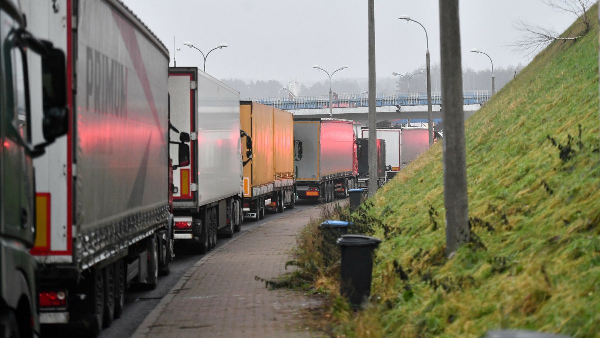 Polacy obawiają się, że przez granice przewożone są towary objęte embargiem (zdjęcie ilustracyjne)