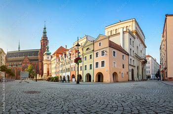Fontanna na Placu Powstańców Wielkopolskich w Legnicy została uruchomiona po remoncie