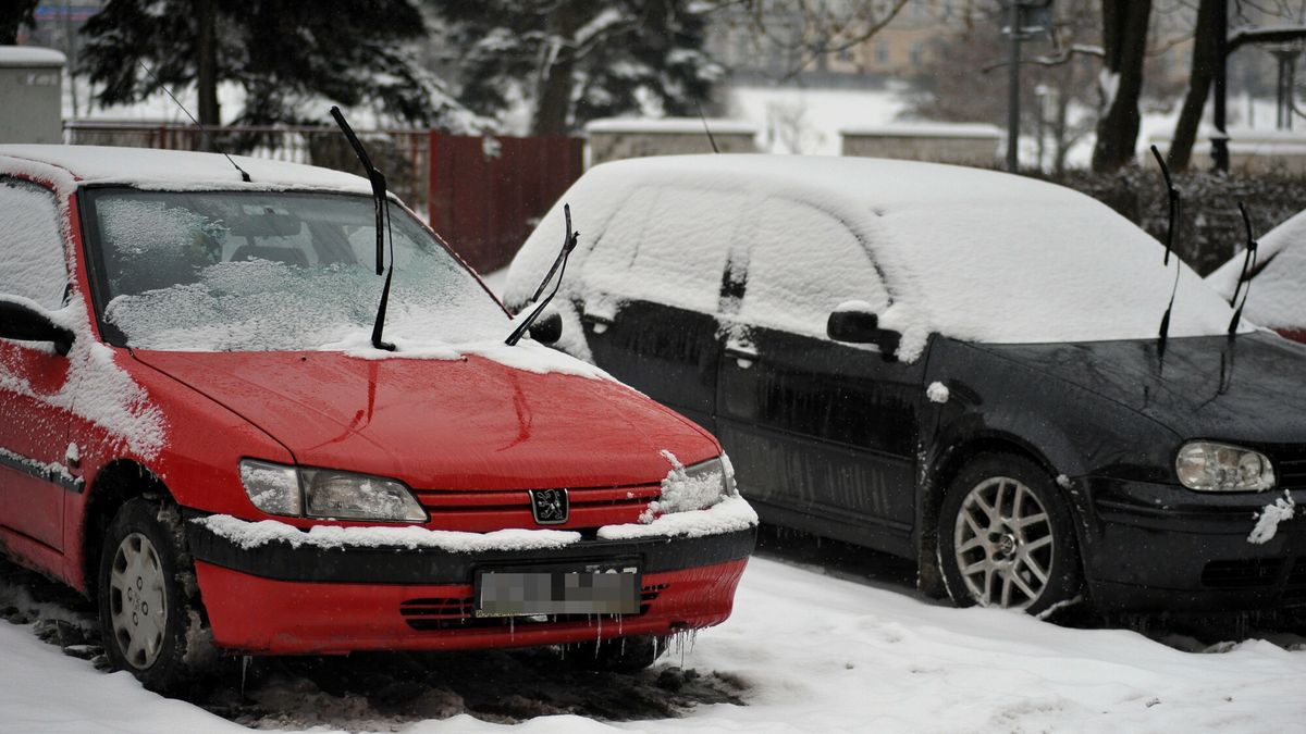 Podniesione wycieraczki w czasie mrozu