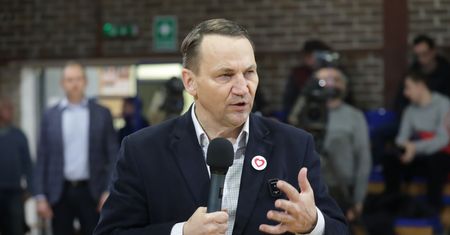 Radosław Sikorski ruszył w Polskę. Chce cofnąć decyzję Andrzeja Dudy