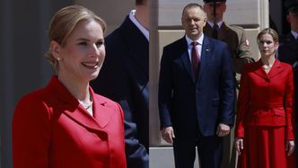 Marta Nawrocka w krwistoczerwonej stylizacji przyciąga wzrok na obchodach Dnia Flagi (ZDJĘCIA)