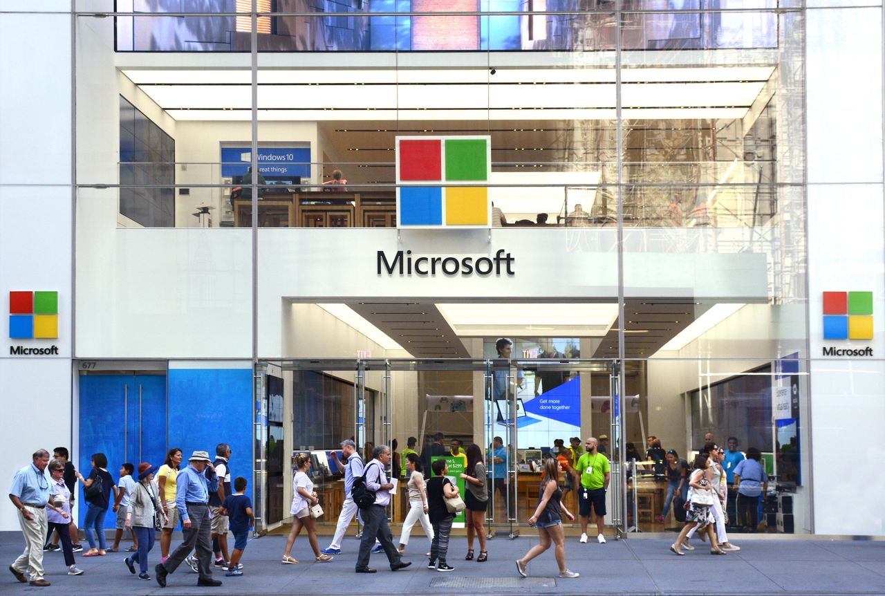 Microsoft zamyka sklepy Microsoft Store, ale zapłaci regularną pensję swoim pracownikom, fot. Robert Alexander/Getty Images