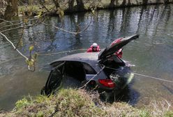 Tragiczny wypadek w Juszkowie. Auto z impetem wjechało do rzeki