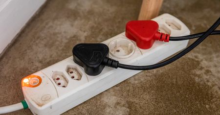 Senackie komisje bez poprawek do ustawy o zamrożeniu cen energii elektrycznej