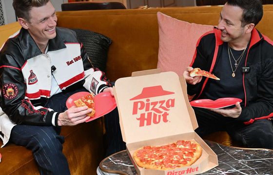 Pizza Hut stawia na nostalgię. Backstreet Boys w akcji walentynkowej