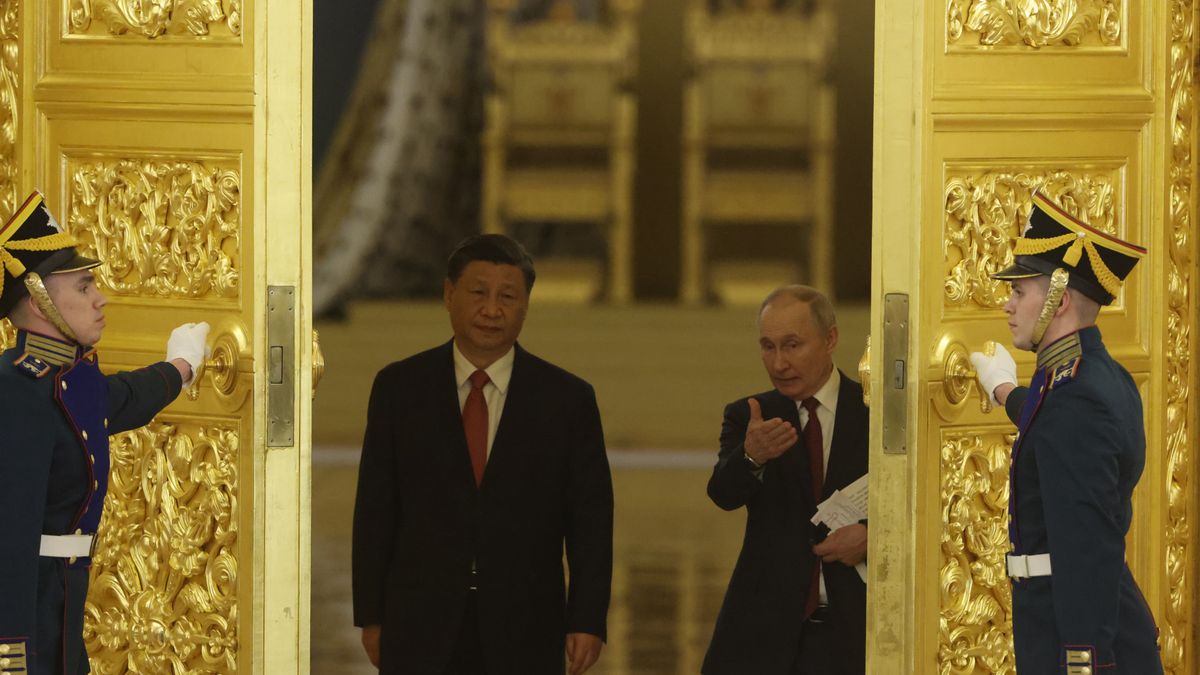 MOSCOW, RUSSIA - MARCH 21: (RUSSIA OUT) Chinese President Xi Jinping (L) arrives at the Grand Kremlin Palace for talks with Russian President Putin on March 21, 2023, in Moscow, Russia. Three days after the international criminal court (ICC) in The Hague issue arrest warrant for Putin, the Russian President is hosting Chinese leader Xi Jinping for his state visit to Russia. (Photo by Contributor/Getty Images)