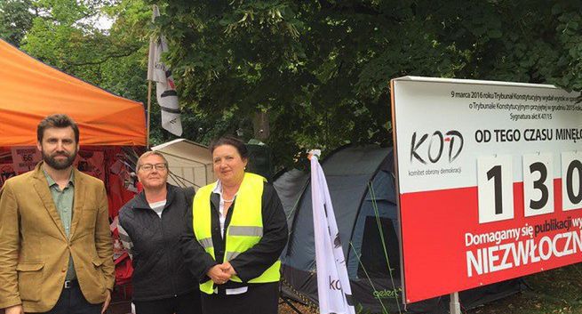 Towarzystwo Dziennikarskie na pikiecie KOD