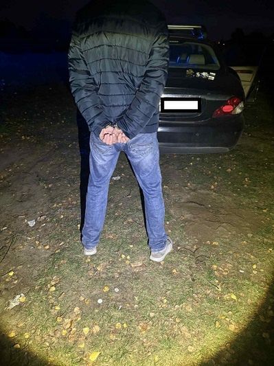 Interwencja Straży Miejskiej przy ul. Tartacznej. Podejrzane zawiniątko znalezione przy Jaguarze