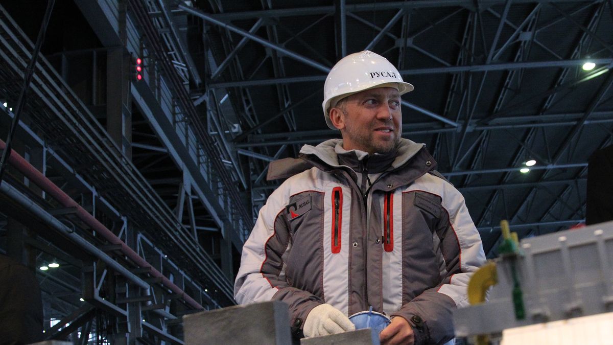 Oleg Deripaska jest rosyjskim magnatem aluminiowym. Jego również objęły sankcje