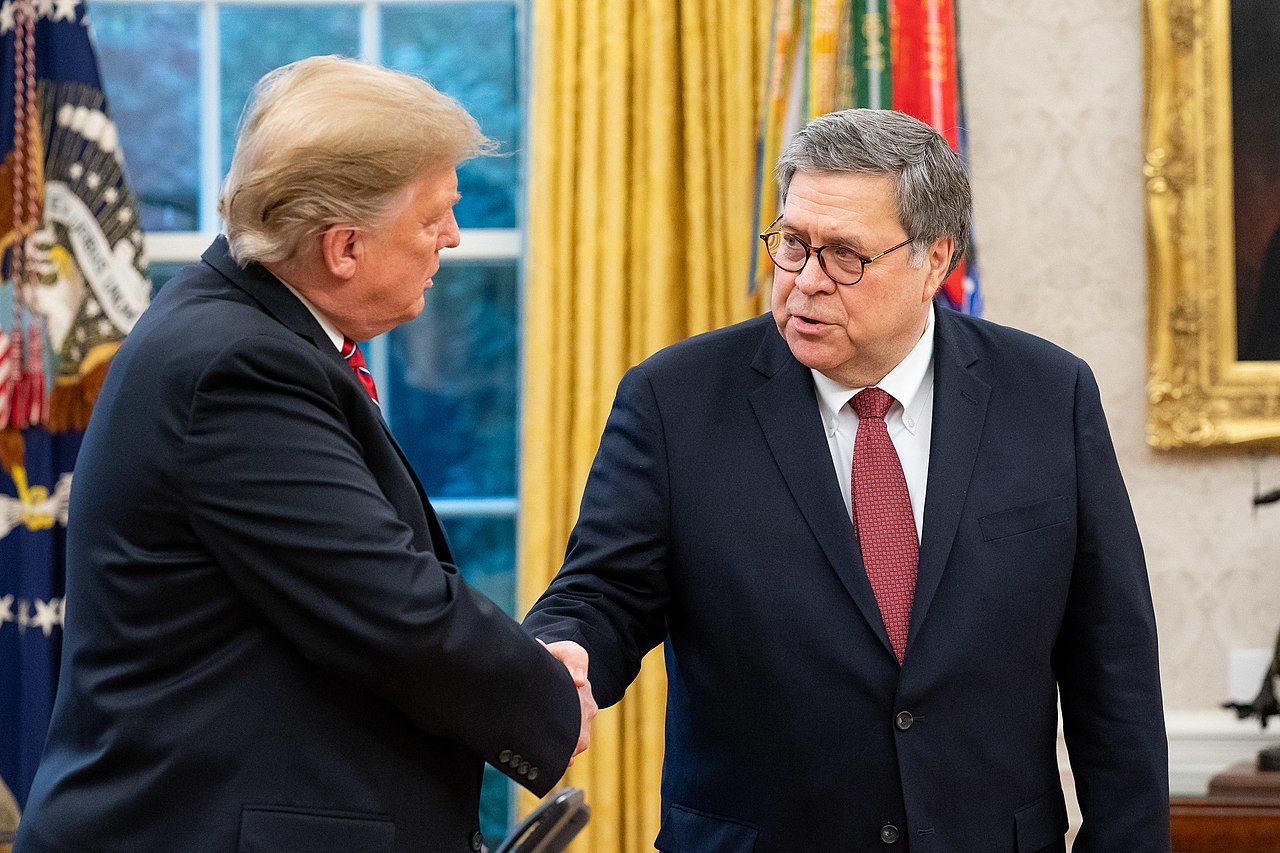 Prokurator William Barr i prezydent Trump (US DoJ)