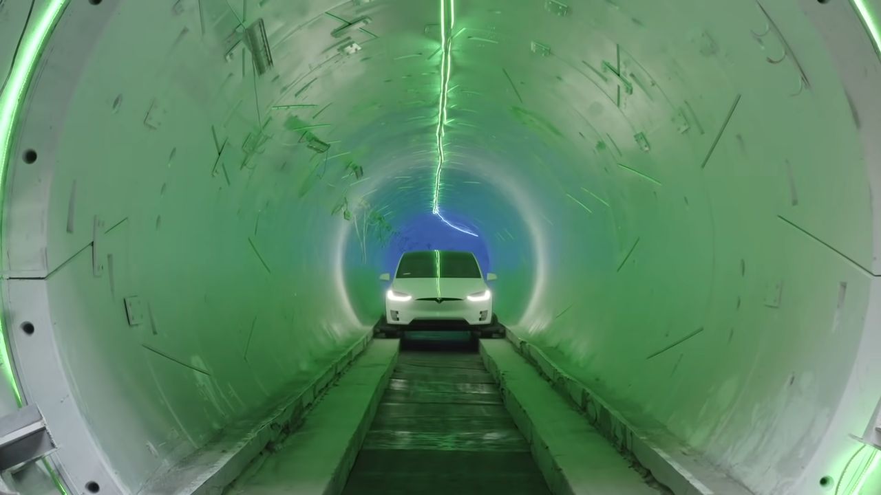 Tesla w tunelu The Boring Company