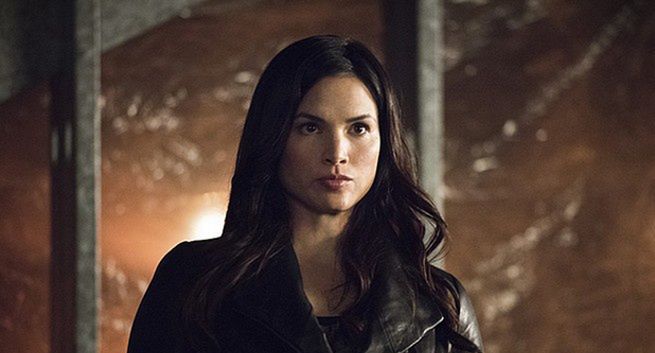 Katrina Law i Sean Bean w serialu "The Oath"