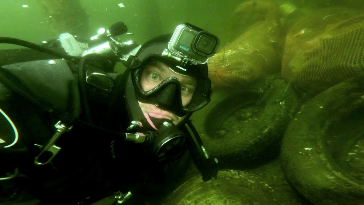 Ujawnił, co znajduje w jeziorze.