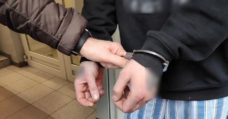 Legnica. Mężczyzna zaciągnął siłą dziecko do mieszkania? Media: 61-latek zatrzymany