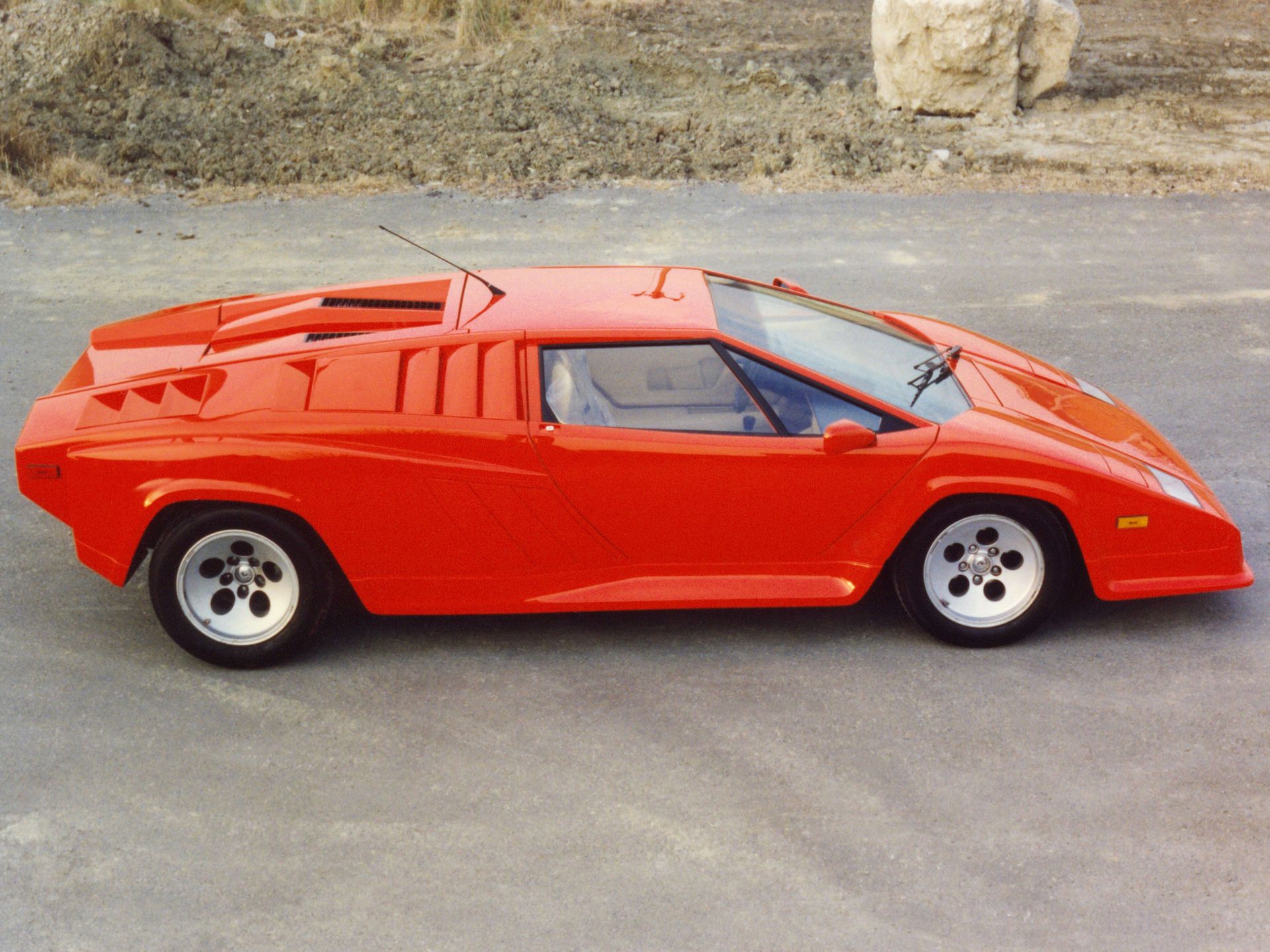 Od dekad z V12: ewolucja hipersamochodów Lamborghini 36