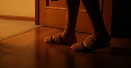 Wstajesz w nocy do łazienki? Pamiętaj o ważnej zasadzie