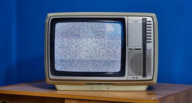 Brak internetu i telewizji nocą? Operatorzy o tym, z czego wynikają takie przerwy