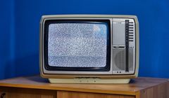 Brak internetu i telewizji nocą? Operatorzy o tym, z czego wynikają takie przerwy