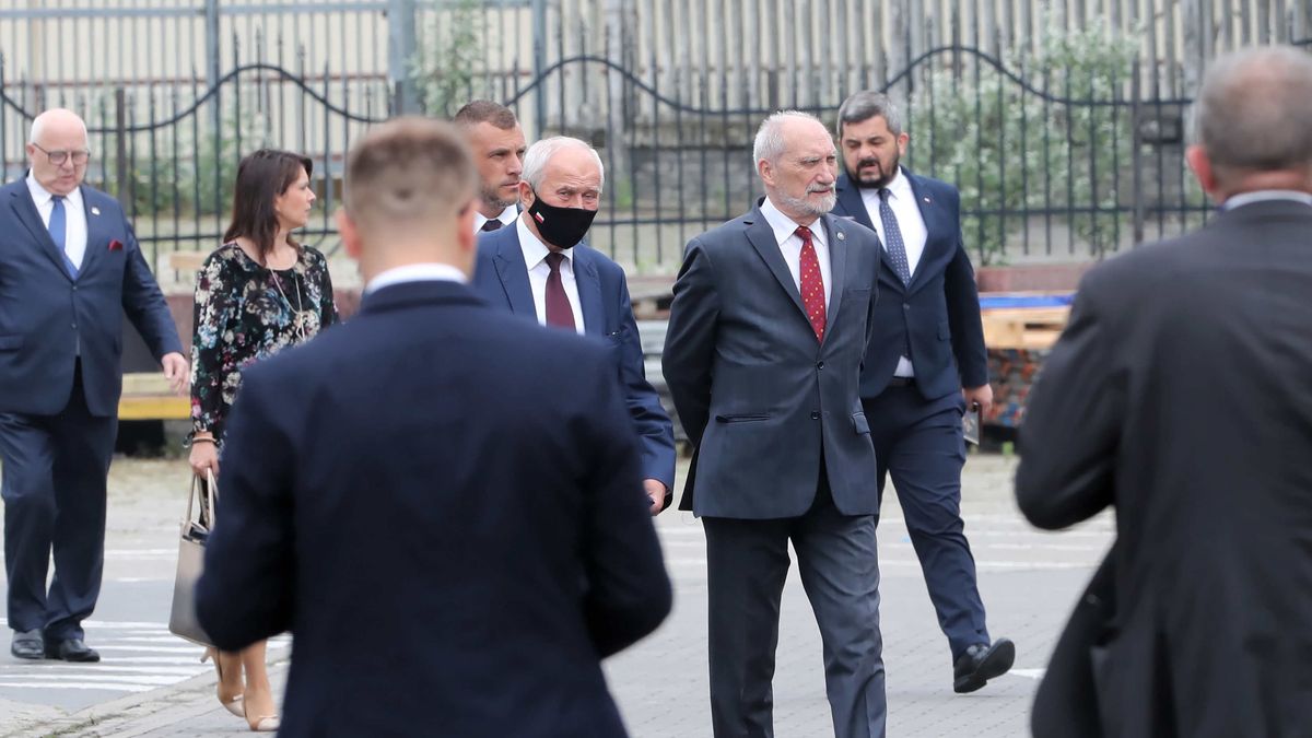 Macierewicz