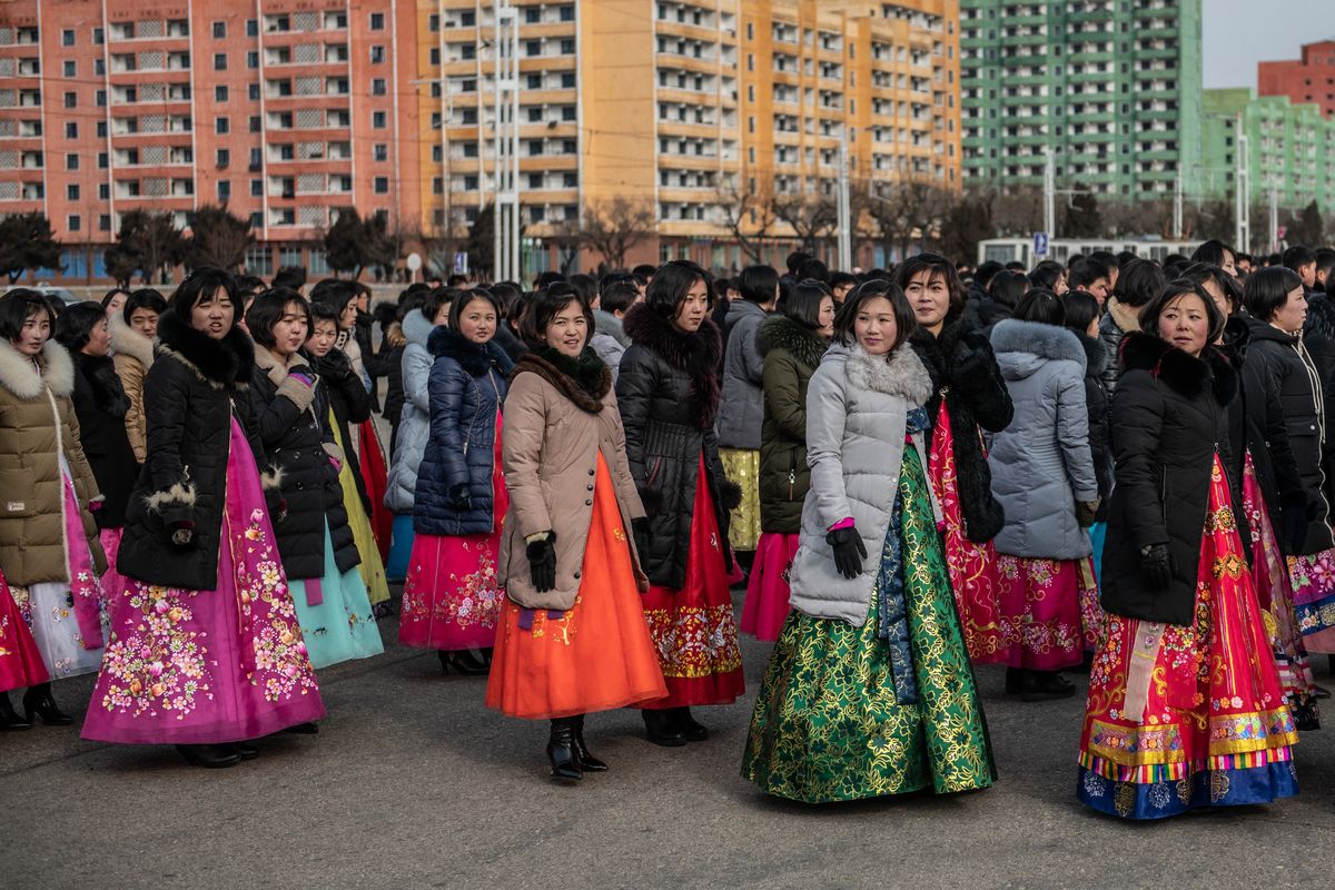 Północnokoreańskie kobiety w tradycyjnych strojach. Zdjęcie ilustracyjne