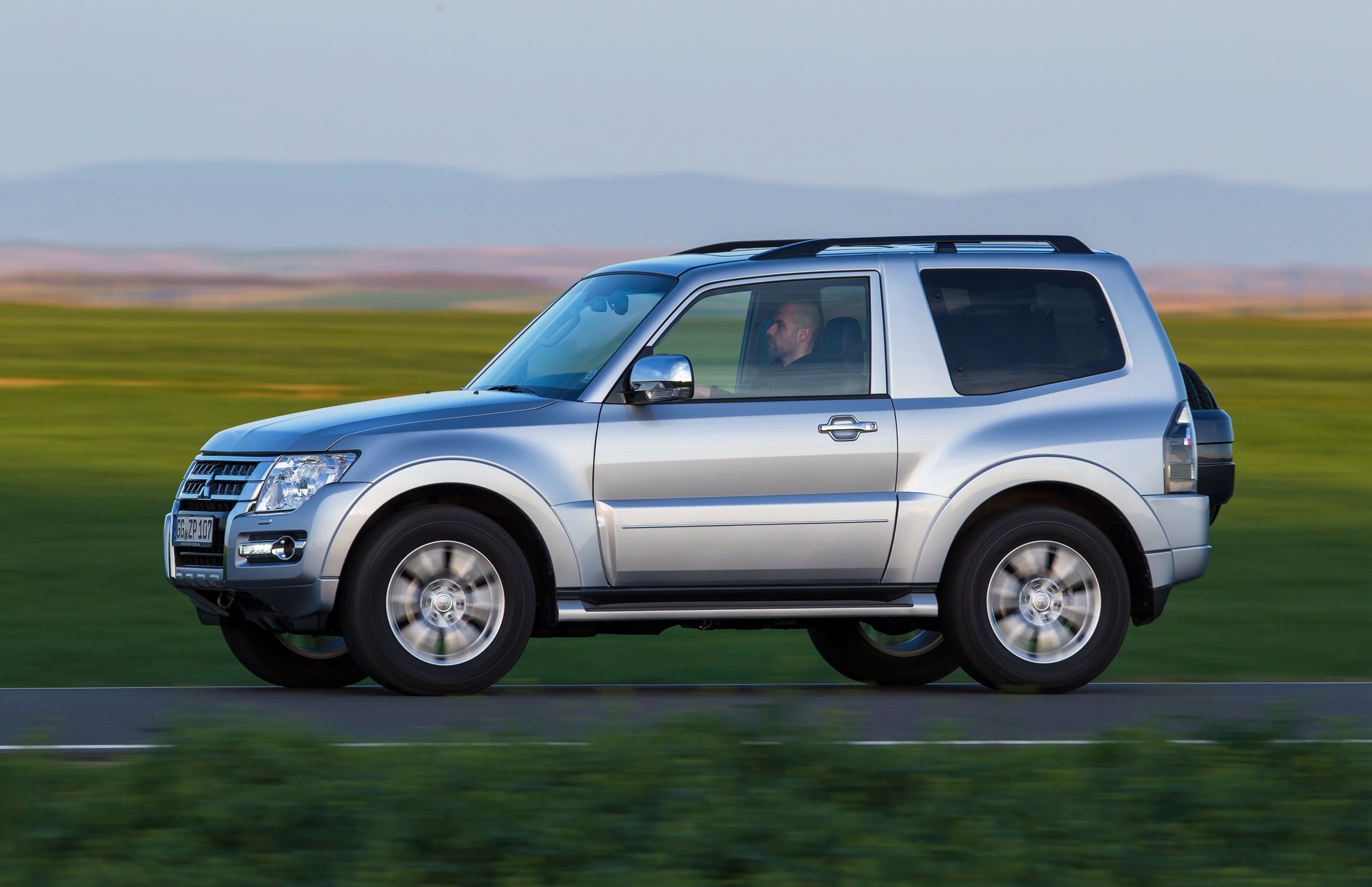 Mitsubishi Pajero V80