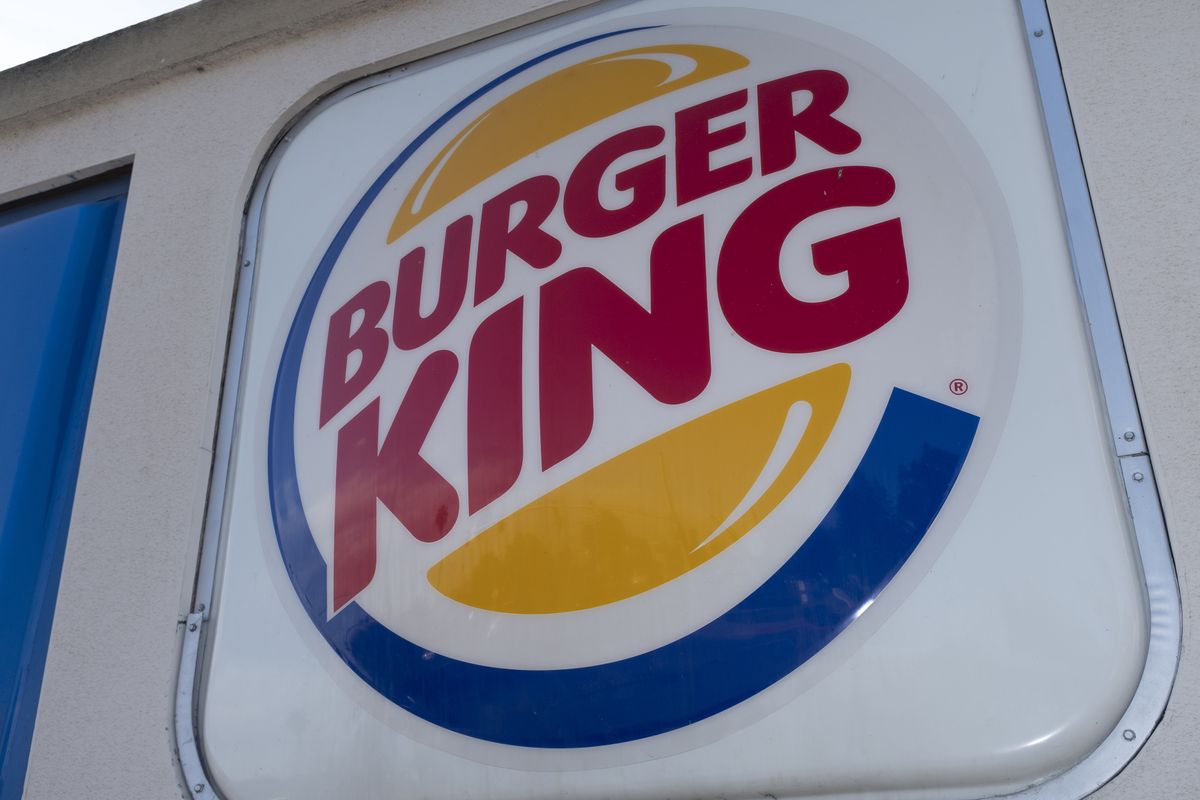 Burger King zaprasza do McDonald's. (Photo by Yichuan Cao/NurPhoto via Getty Images)
