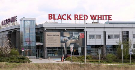 Szykują się duże zwolnienia w polskiej firmie meblowej. Media: obejmą nawet 800 osób