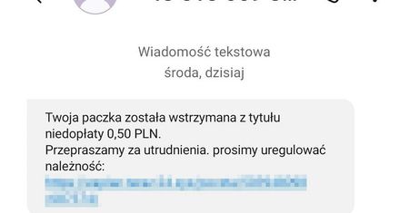 „Twoja paczka została wstrzymana z tytułu niedopłaty”. Oszuści rozsyłają fałszywe SMS-y