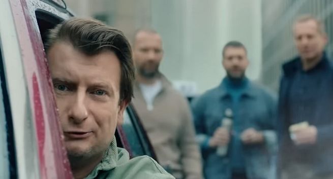 Uliczny szacunek w reklamie OC z pakietem pomocowym od Link4