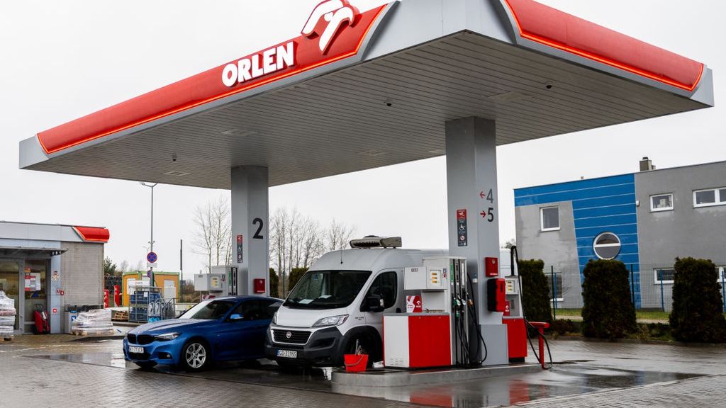 Na stacjach będzie taniej. Nowa prognoza cen paliw