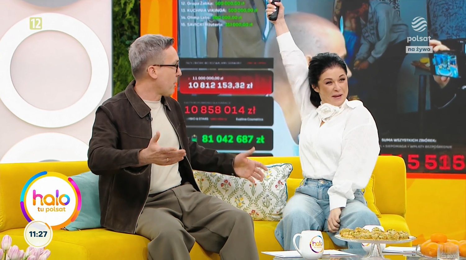 Maciej Kurzajewski ogolił głowę w programie na żywo