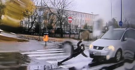 Przerażające nagranie z Konina. Policja szuka potrąconej dziewczynki