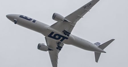 LOT zwraca środki za odwołane loty.  Wprowadza również elastyczne taryfy