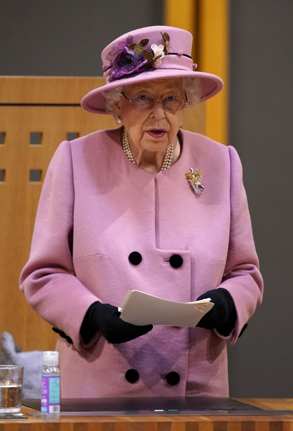 Królowa Elżbieta była wściekła na Harry'ego i Meghan?