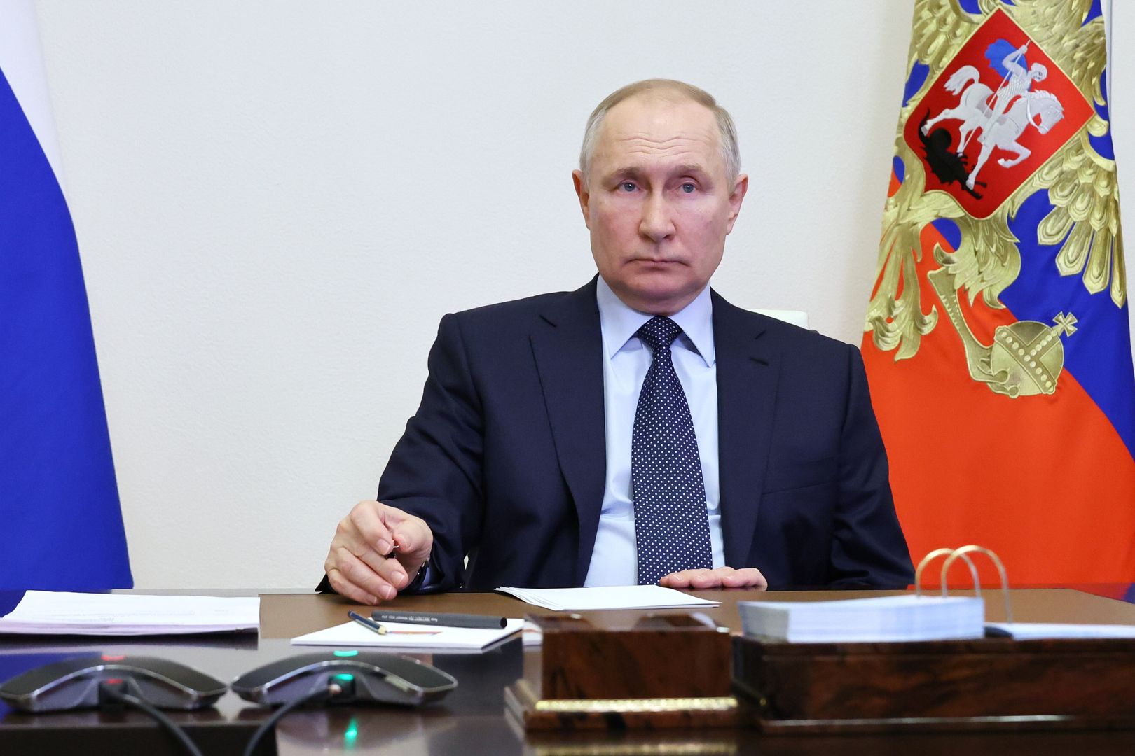 Russian President Vladimir Putin chairs a meeting on the restoration of residential infrastructure Russian regions after Ukrainian shellingepa10443003 Russian President Vladimir Putin chairs a meeting on the restoration of residential infrastructure in the border areas destroyed during emergency situations, via a video conference at the Novo-Ogaryovo state residence, outside Moscow, Russia, 01 February 2023. Russian President Vladimir Putin instructed to close as soon as possible all issues related to the restoration of housing in the border areas with Ukraine and affected by emergency situations. He noted that the main task is to eliminate the very possibility of shelling the border areas, but 'this is the business of the military department'.  EPA/MIKHAEL KLIMENTYEV / SPUTNIK / KREMLIN POOL MANDATORY CREDIT Dostawca: PAP/EPA.MIKHAEL KLIMENTYEV / SPUTNIK / KREMLIN POOL