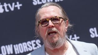 Gary Oldman wywołał zamieszanie wokół Bonda. Teraz się tłumaczy