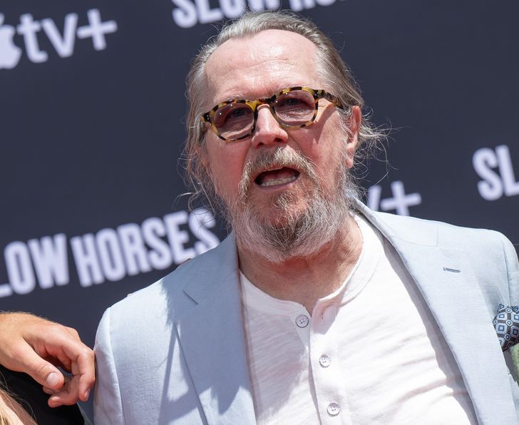 Gary Oldman wywołał zamieszanie wokół Bonda. Teraz się tłumaczy
