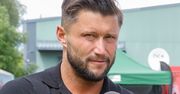 Piotr Mróz wyznał, jak bardzo zmieniła go praca na planie "Gliniarzy". Wspomniał o "życiowych zmarszczkach"