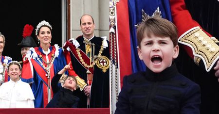 Książę Louis DOKAZUJE na balkonie Pałacu Buckingham (ZDJĘCIA)