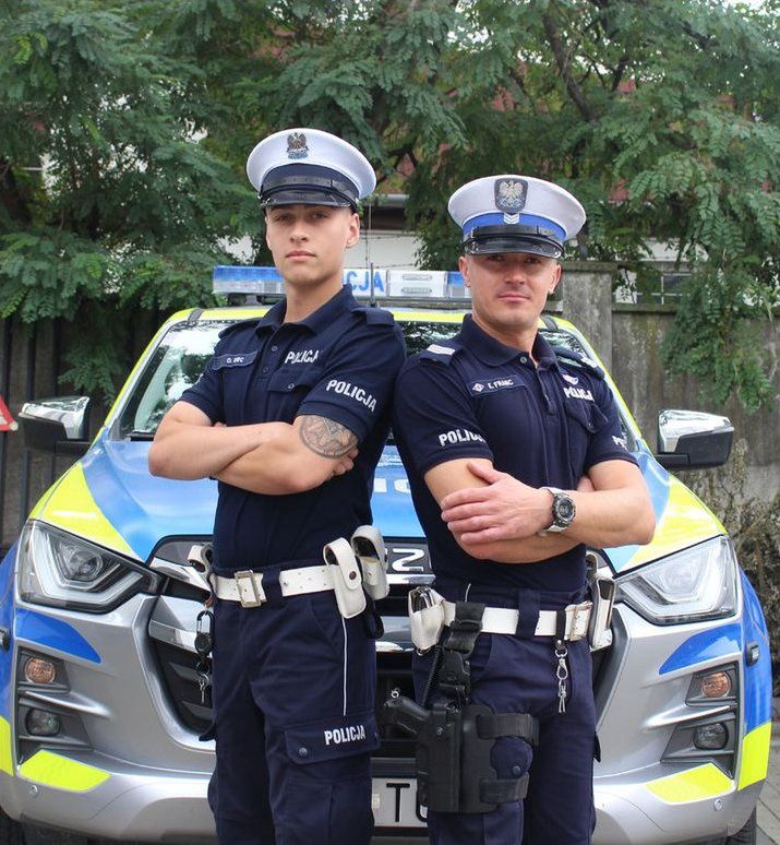 Tarnobrzeg: Policjanci pomogli kierującej, która "złapała kapcia"