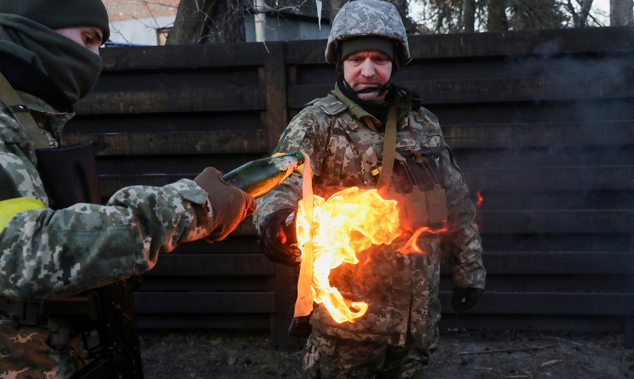 Wojna w Ukrainie. W okolicy Kijowa jest mnóstwo sprzętu bojowego