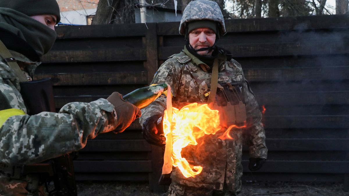 Wojna w Ukrainie. W okolicy Kijowa jest mnóstwo sprzętu bojowego 1