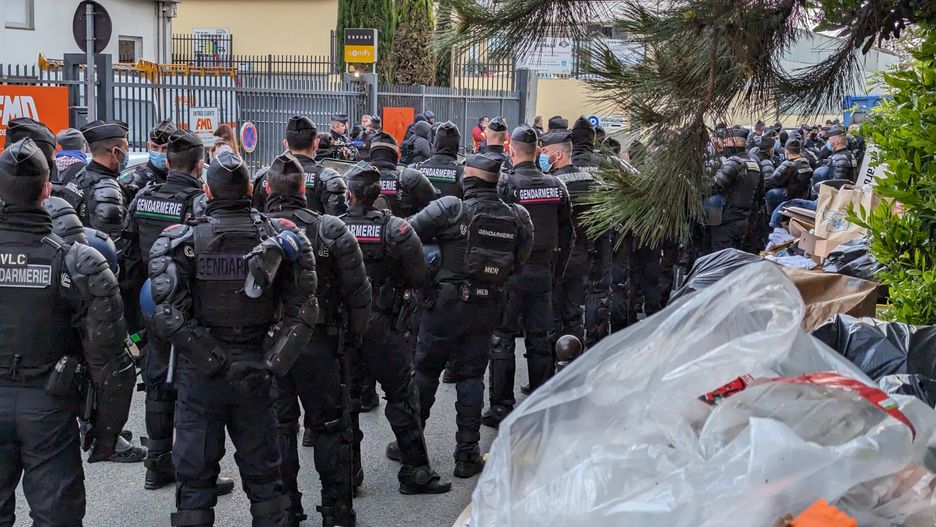 Akcja francuskiej policji, która wysiedliła obozowisko setek bezdomnych, oburzyła organizacje broniące praw człowieka