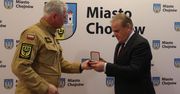 Chojnów: Strażacy docenili burmistrza Jana Serkiesa