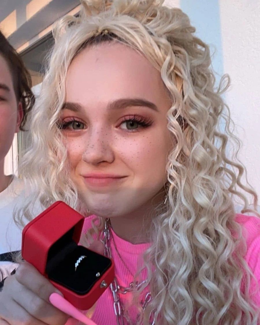 Nastoletnia mam wychodzi za mąż