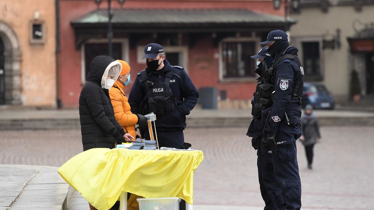 Koronawirus w Polsce. Kontrola policji 